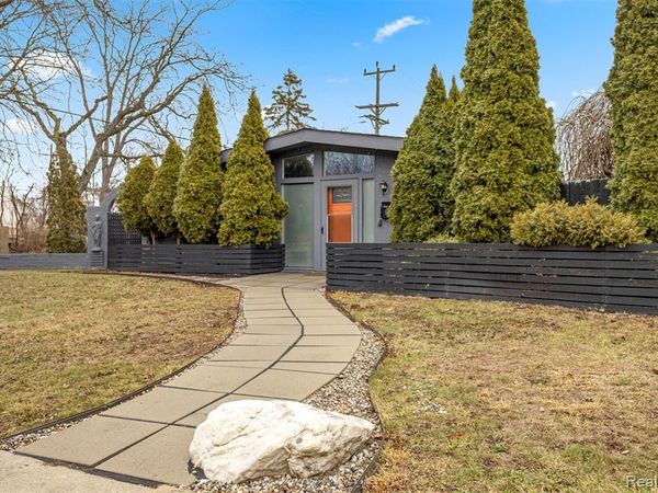 29890 Everett Street, Southfield, MI 48076