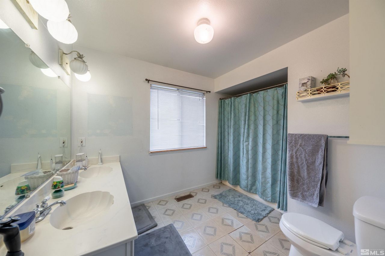 10880 Deodar Way, Reno, NV 89506 Photo