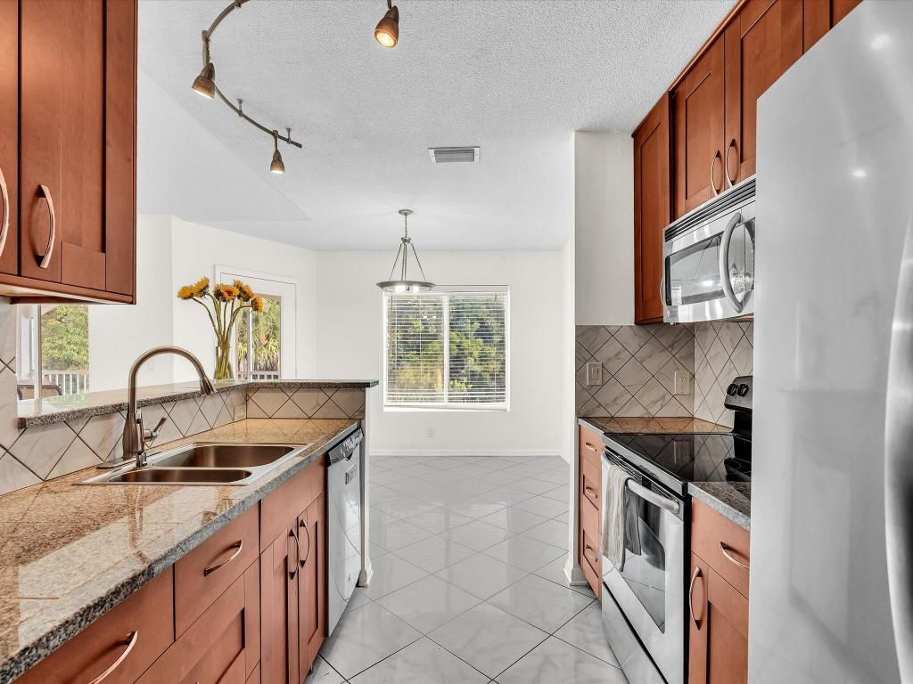 815 W Boynton Beach Boulevard, Unit 16-205, Boynton Beach, FL 33426 Photo