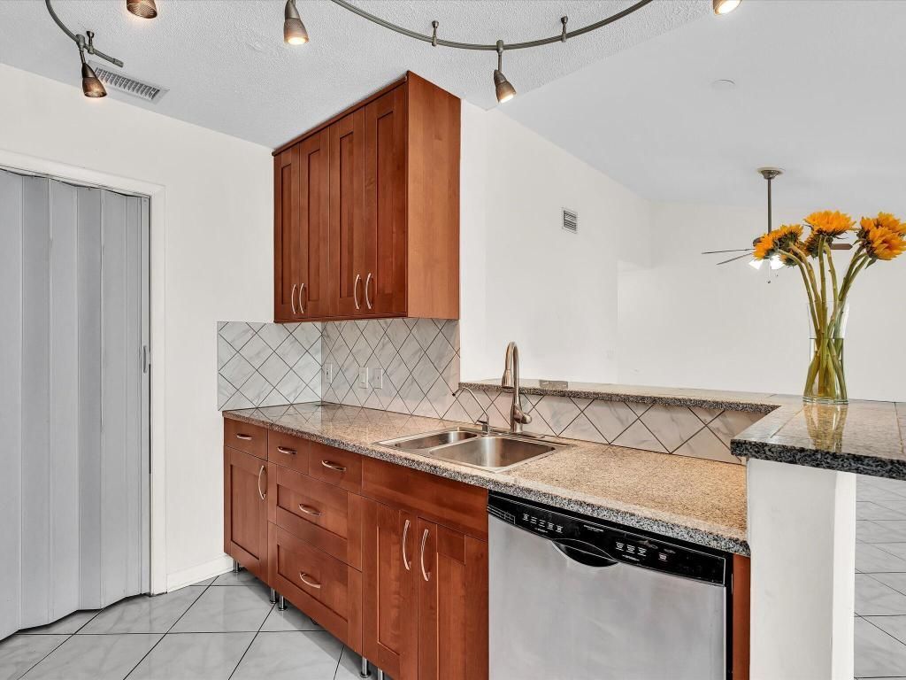 815 W Boynton Beach Boulevard, Unit 16-205, Boynton Beach, FL 33426 Photo