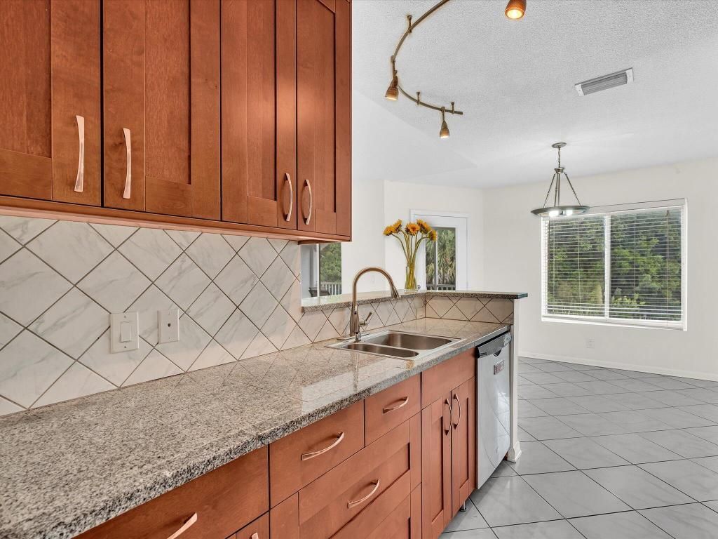 815 W Boynton Beach Boulevard, Unit 16-205, Boynton Beach, FL 33426 Photo