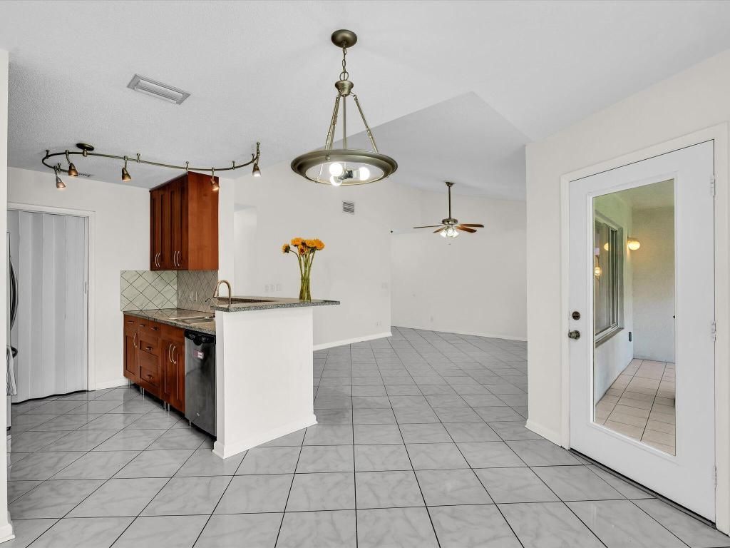 815 W Boynton Beach Boulevard, Unit 16-205, Boynton Beach, FL 33426 Photo