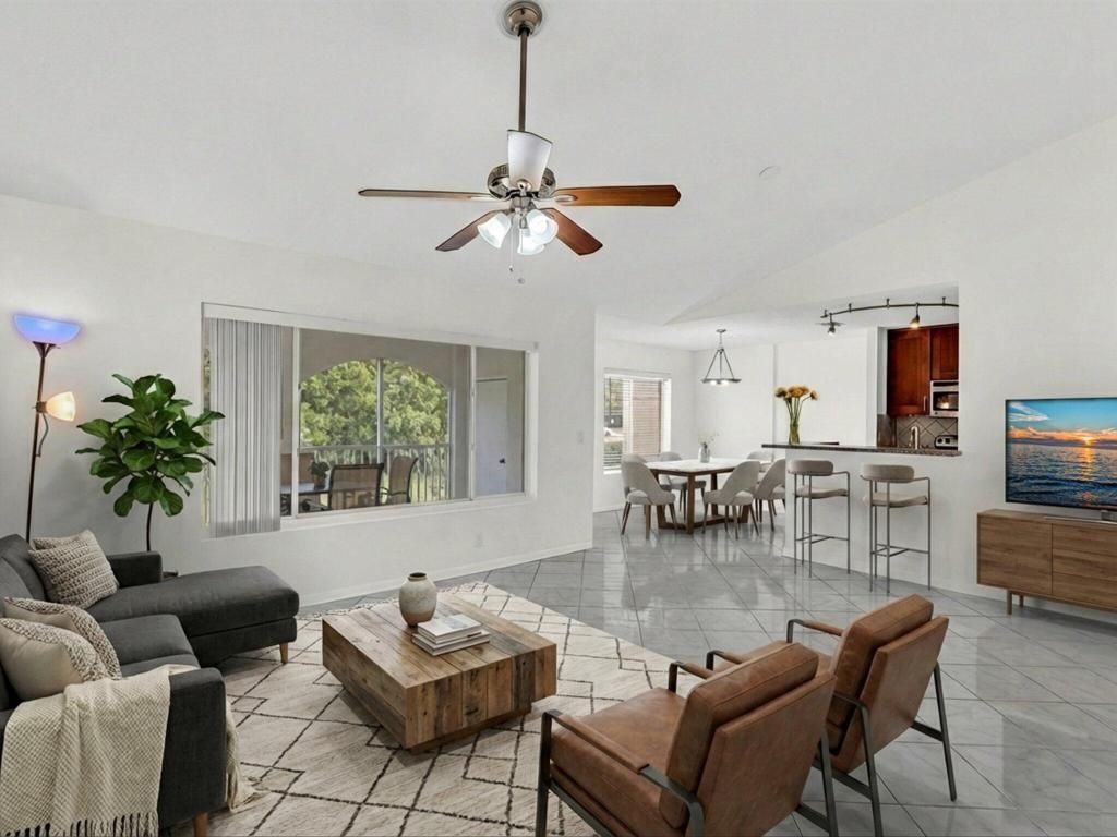 815 W Boynton Beach Boulevard, Unit 16-205, Boynton Beach, FL 33426 Photo