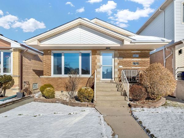 6628 W 63rd Place, Chicago, IL 60638