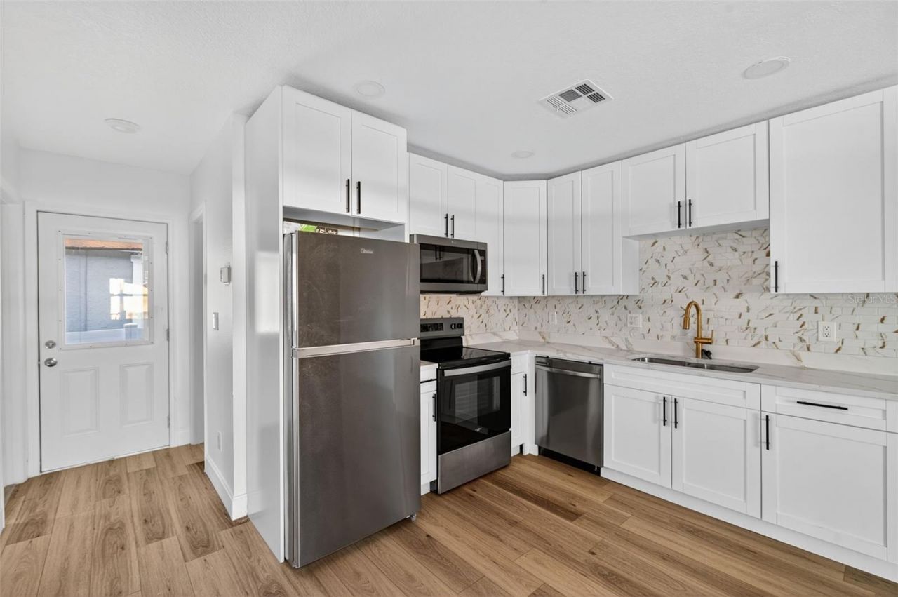 1933 10th Street S, Saint Petersburg, FL 33705 Photo