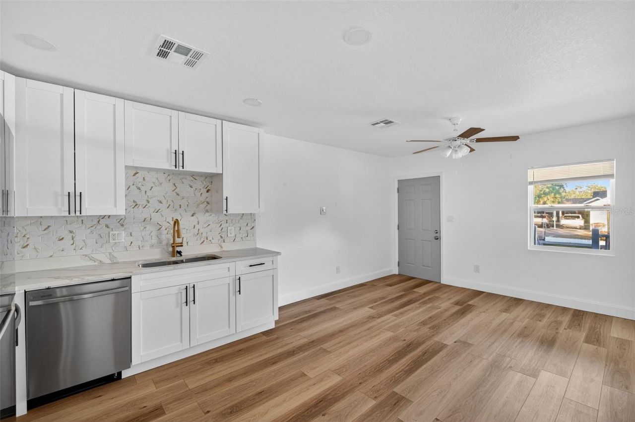 1933 10th Street S, Saint Petersburg, FL 33705 Photo