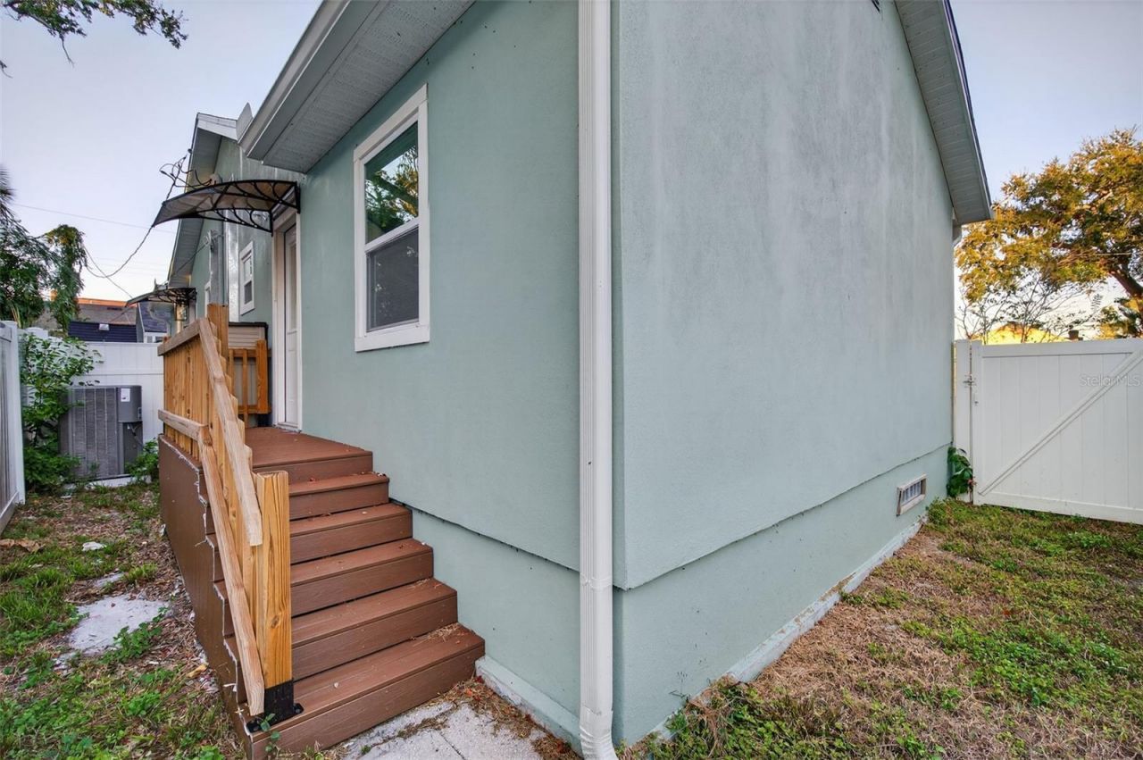 1933 10th Street S, Saint Petersburg, FL 33705 Photo