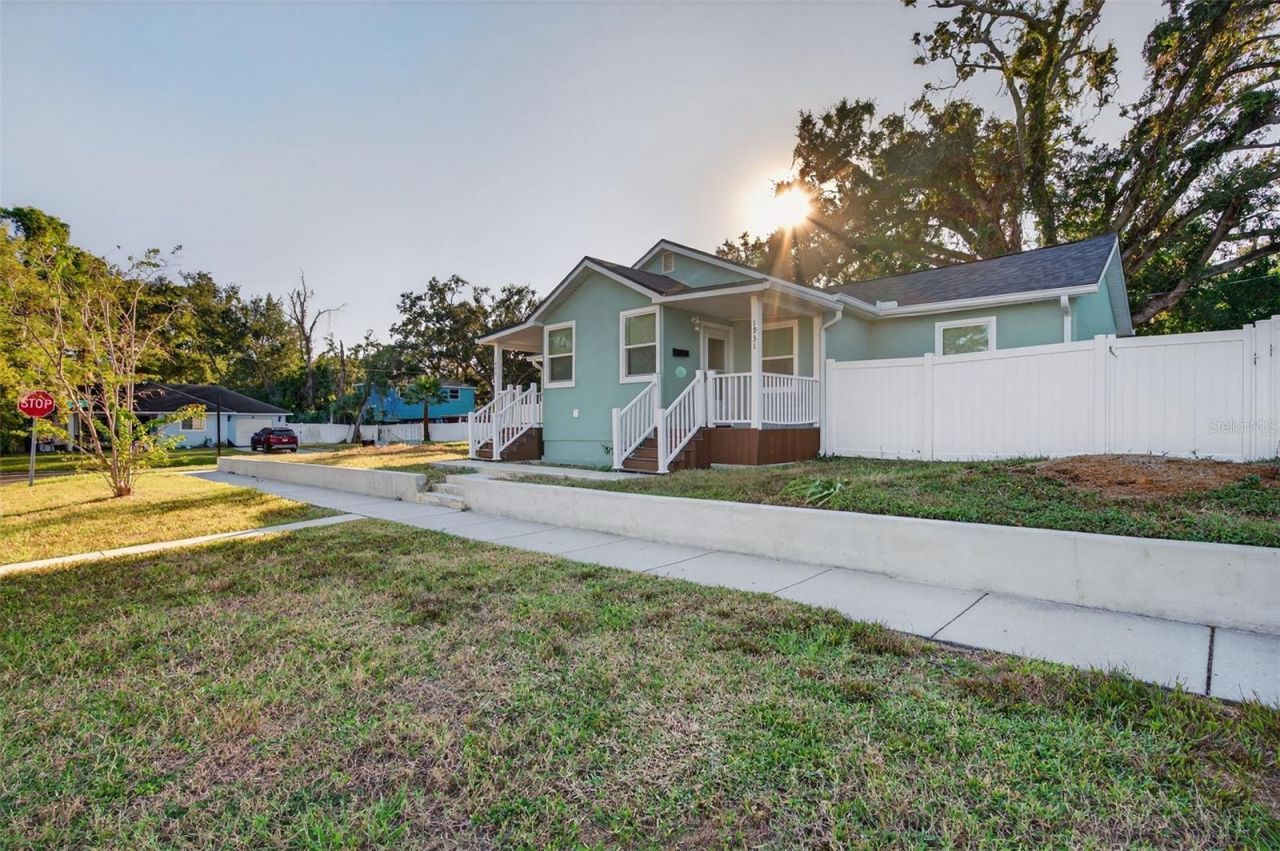 1933 10th Street S, Saint Petersburg, FL 33705 Photo