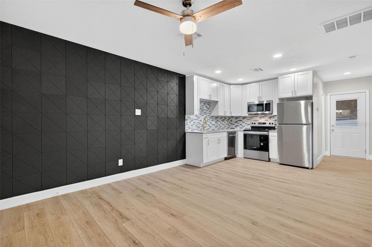 1933 10th Street S, Saint Petersburg, FL 33705 Photo