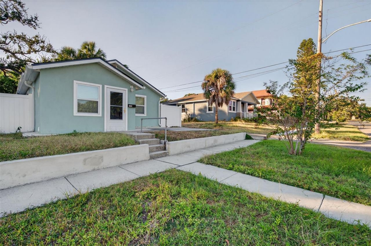 1933 10th Street S, Saint Petersburg, FL 33705 Photo