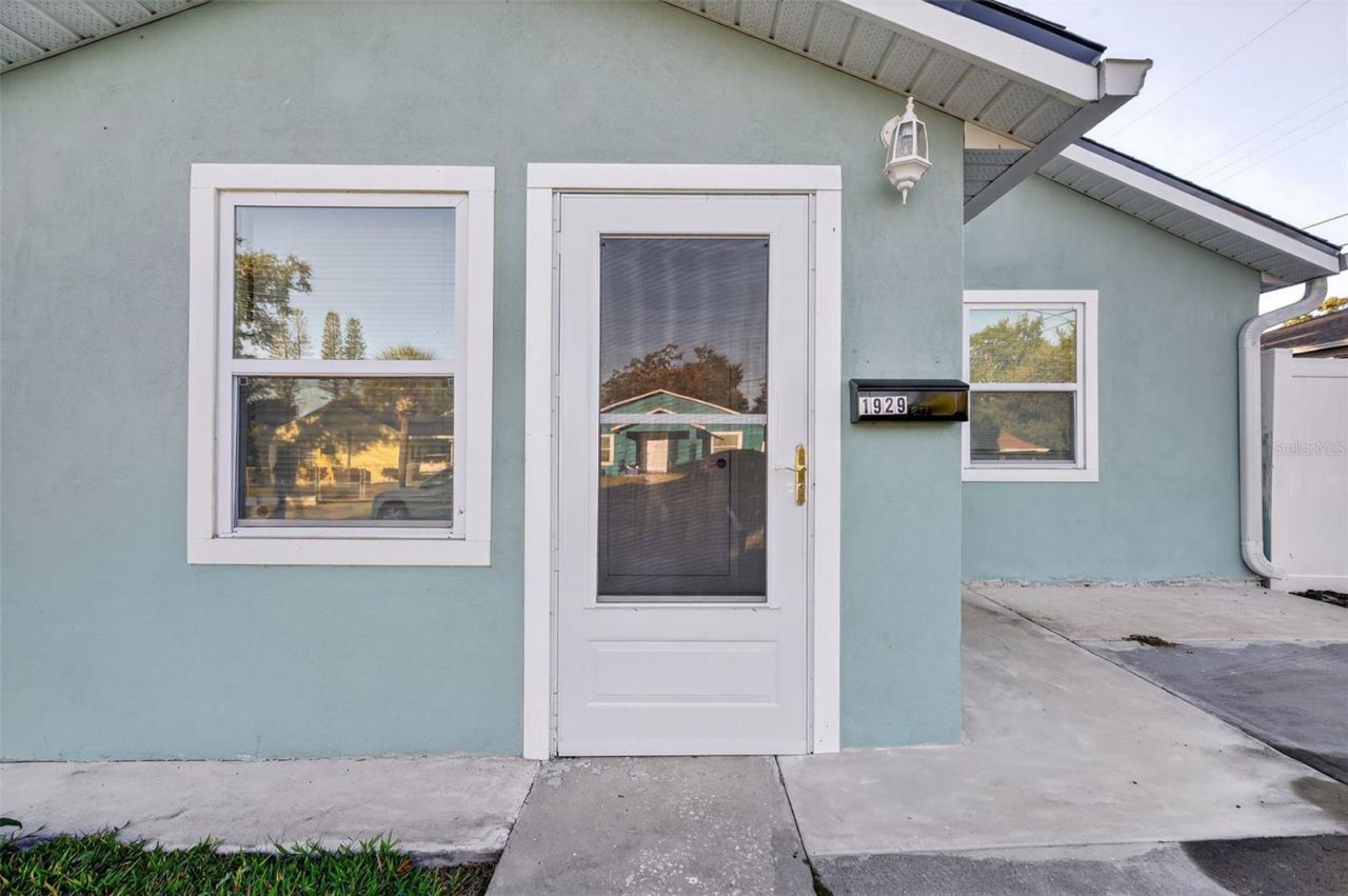 1933 10th Street S, Saint Petersburg, FL 33705 Photo