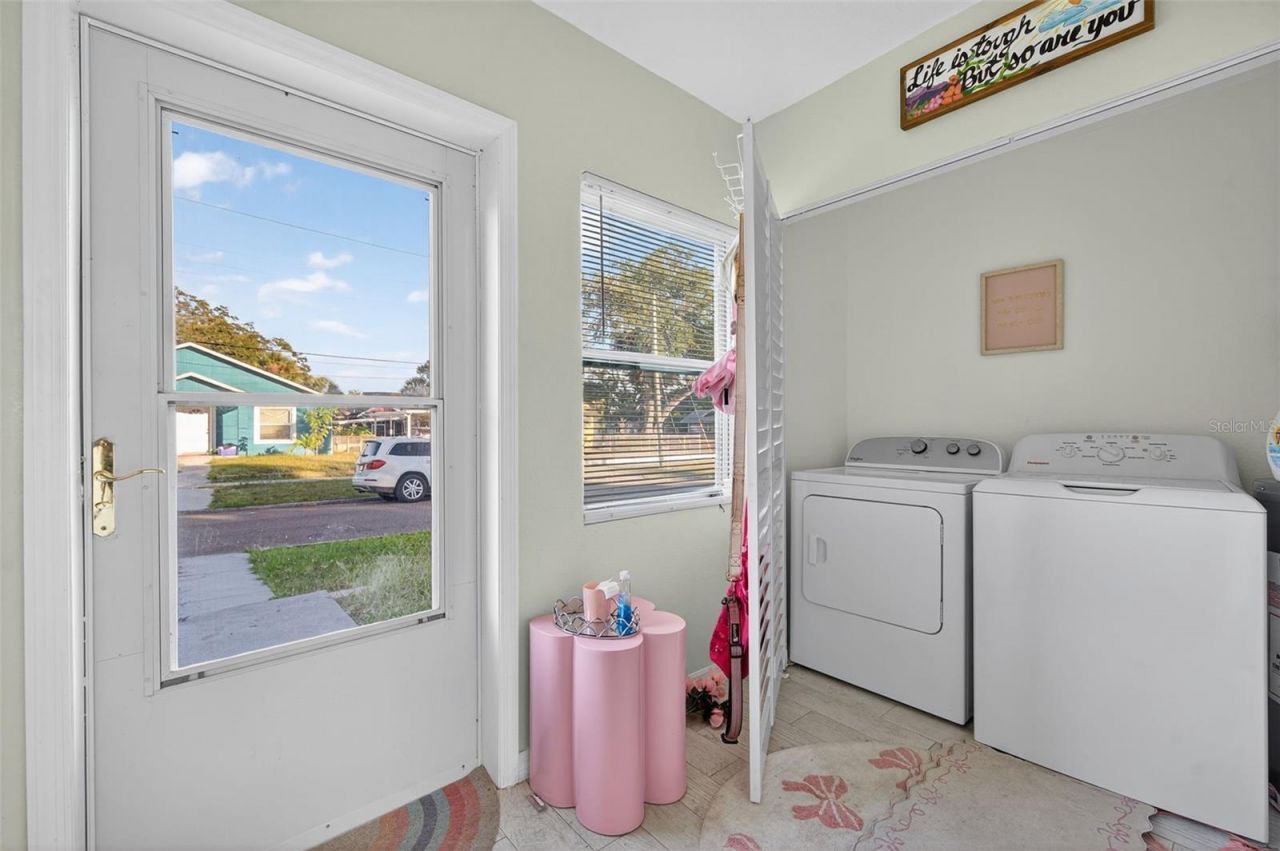 1933 10th Street S, Saint Petersburg, FL 33705 Photo