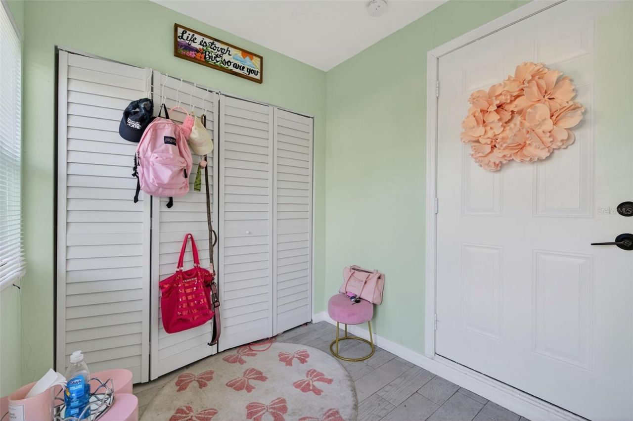 1933 10th Street S, Saint Petersburg, FL 33705 Photo