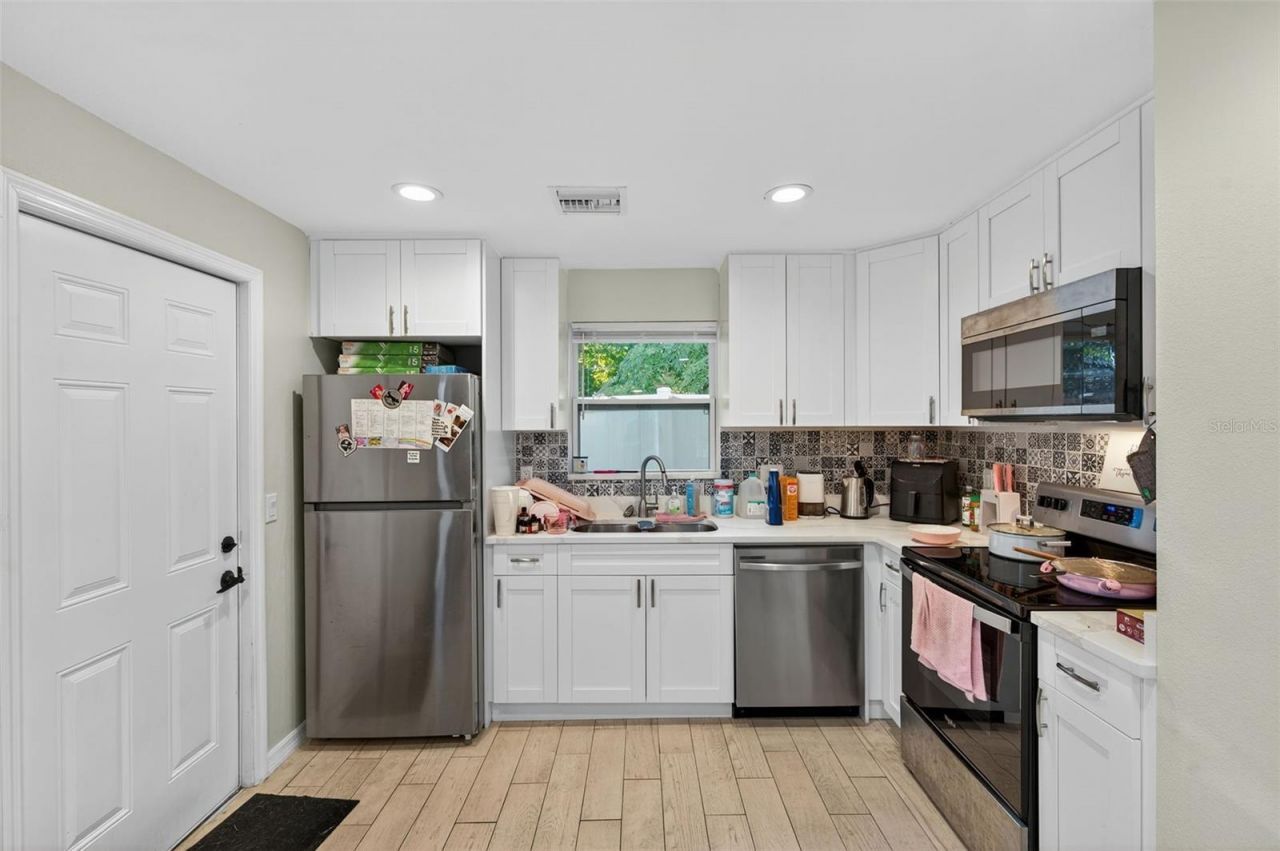 1933 10th Street S, Saint Petersburg, FL 33705 Photo