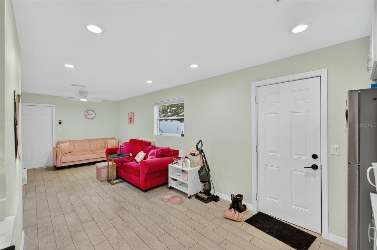 1933 10th Street S, Saint Petersburg, FL 33705 Photo