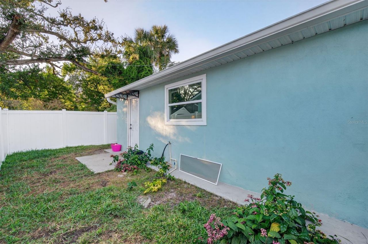 1933 10th Street S, Saint Petersburg, FL 33705 Photo