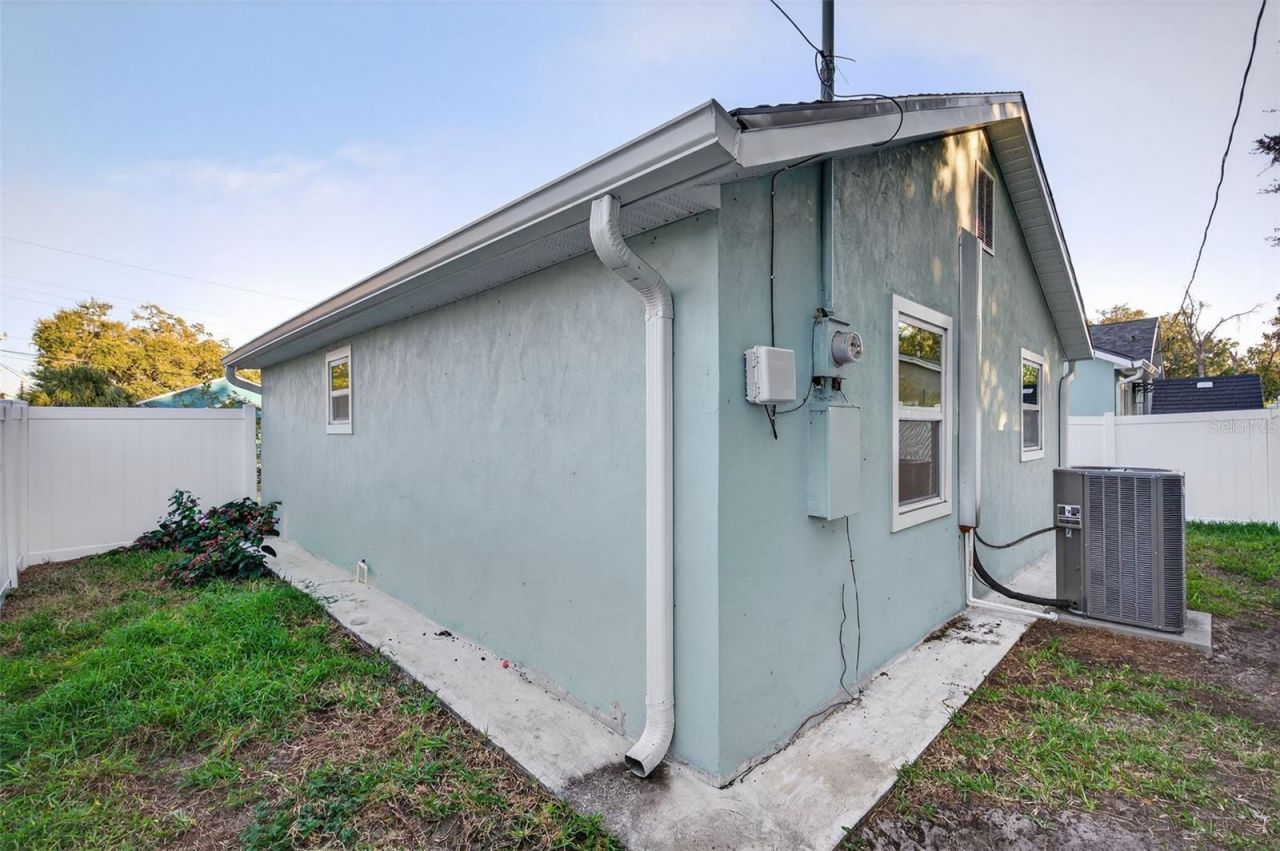 1933 10th Street S, Saint Petersburg, FL 33705 Photo