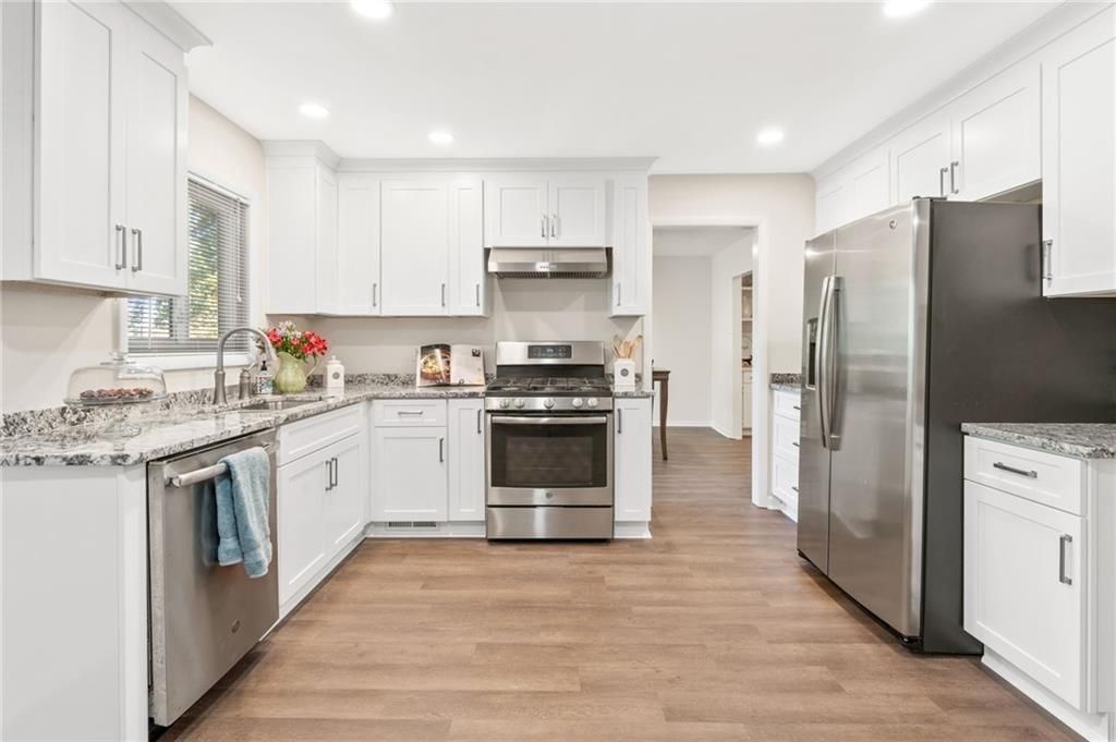 49 Basswood Circle, Atlanta, GA 30328 Main Photo