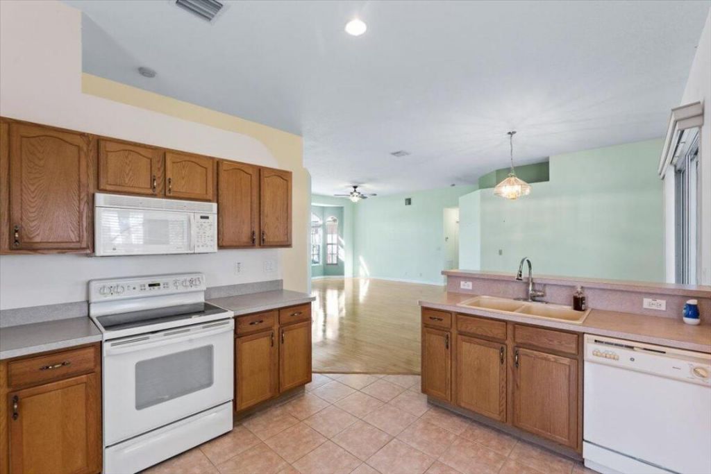 2077 SW Savage Boulevard, Port Saint Lucie, FL 34953 Photo