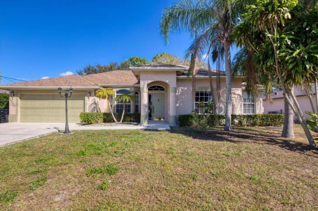 2077 SW Savage Boulevard, Port Saint Lucie, FL 34953 Photo