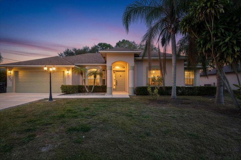 2077 SW Savage Boulevard, Port Saint Lucie, FL 34953 Photo