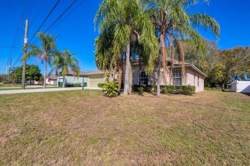 2077 SW Savage Boulevard, Port Saint Lucie, FL 34953 Photo
