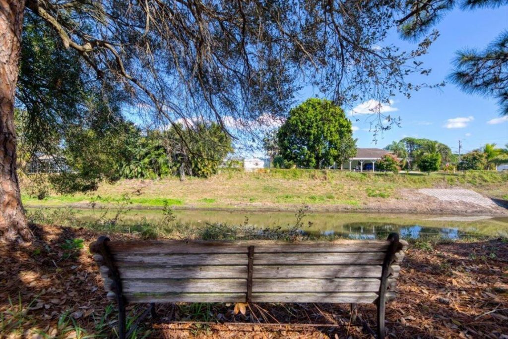 2077 SW Savage Boulevard, Port Saint Lucie, FL 34953 Photo