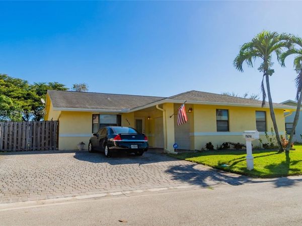 7674 NW 88th Ln, Tamarac, FL 33321
