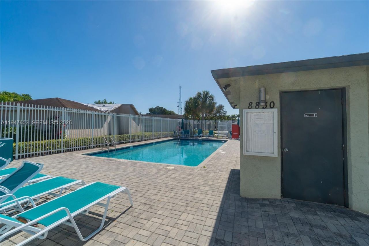 7674 NW 88th Ln, Tamarac, FL 33321 Photo