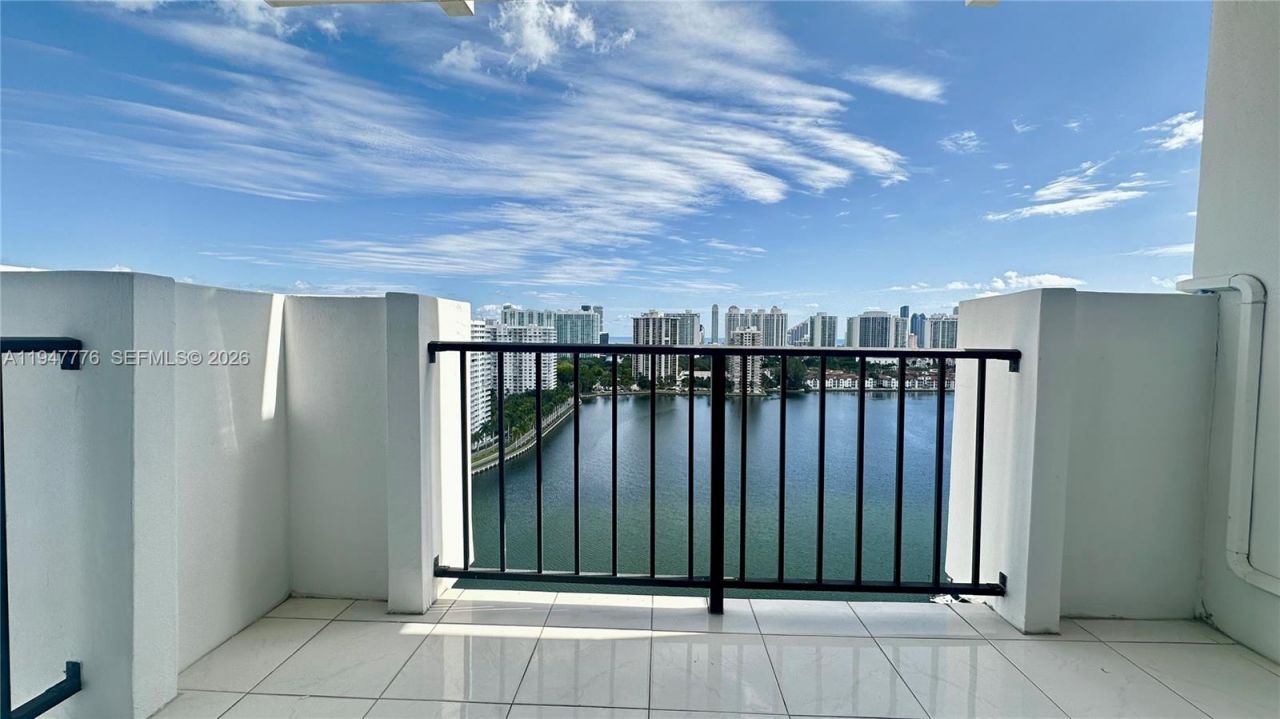 2750 NE 183rd St, Unit 2110, Aventura, FL 33160 Main Photo