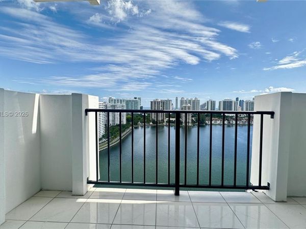 2750 NE 183rd St, Unit 2110, Aventura, FL 33160