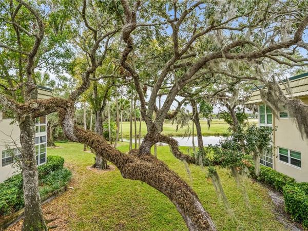 11 Vista Gardens Trail, Unit 204, Vero Beach, FL 32962