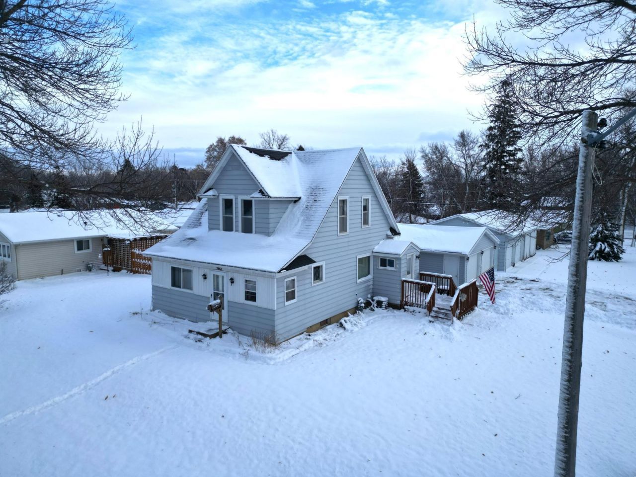 702 E Adolphus Avenue, Fergus Falls, MN 56537 Main Photo