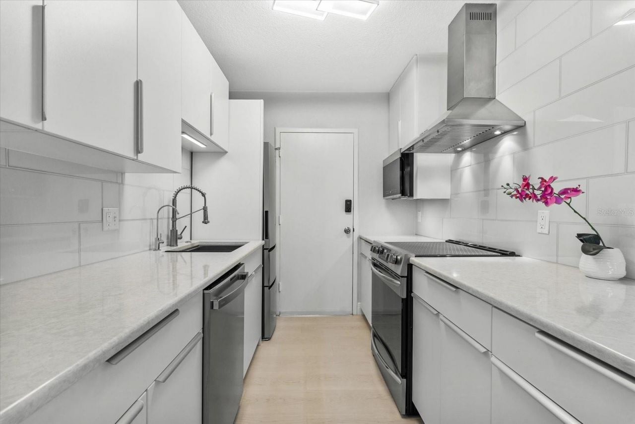 4822 Ocean Boulevard, Unit 10E, Sarasota, FL 34242 Photo