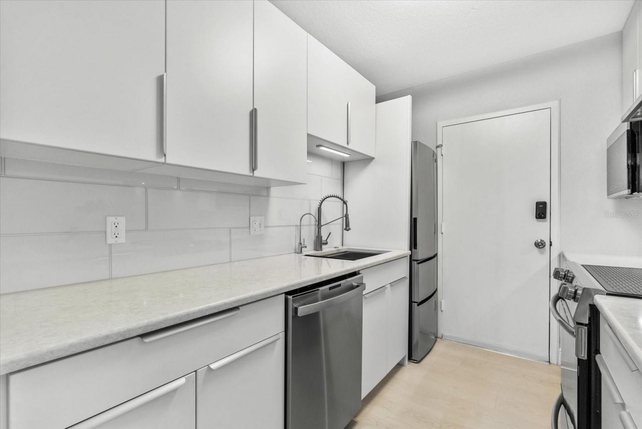 4822 Ocean Boulevard, Unit 10E, Sarasota, FL 34242 Photo