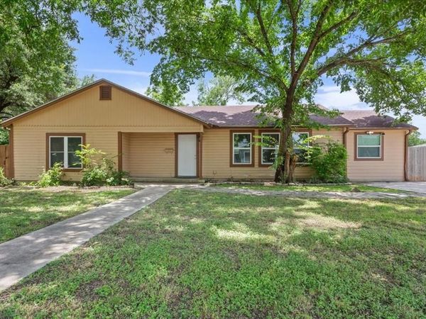 102 E Southland Avenue, Marlin, TX 76661