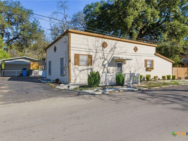 332 W Klein Street, Seguin, TX 78155
