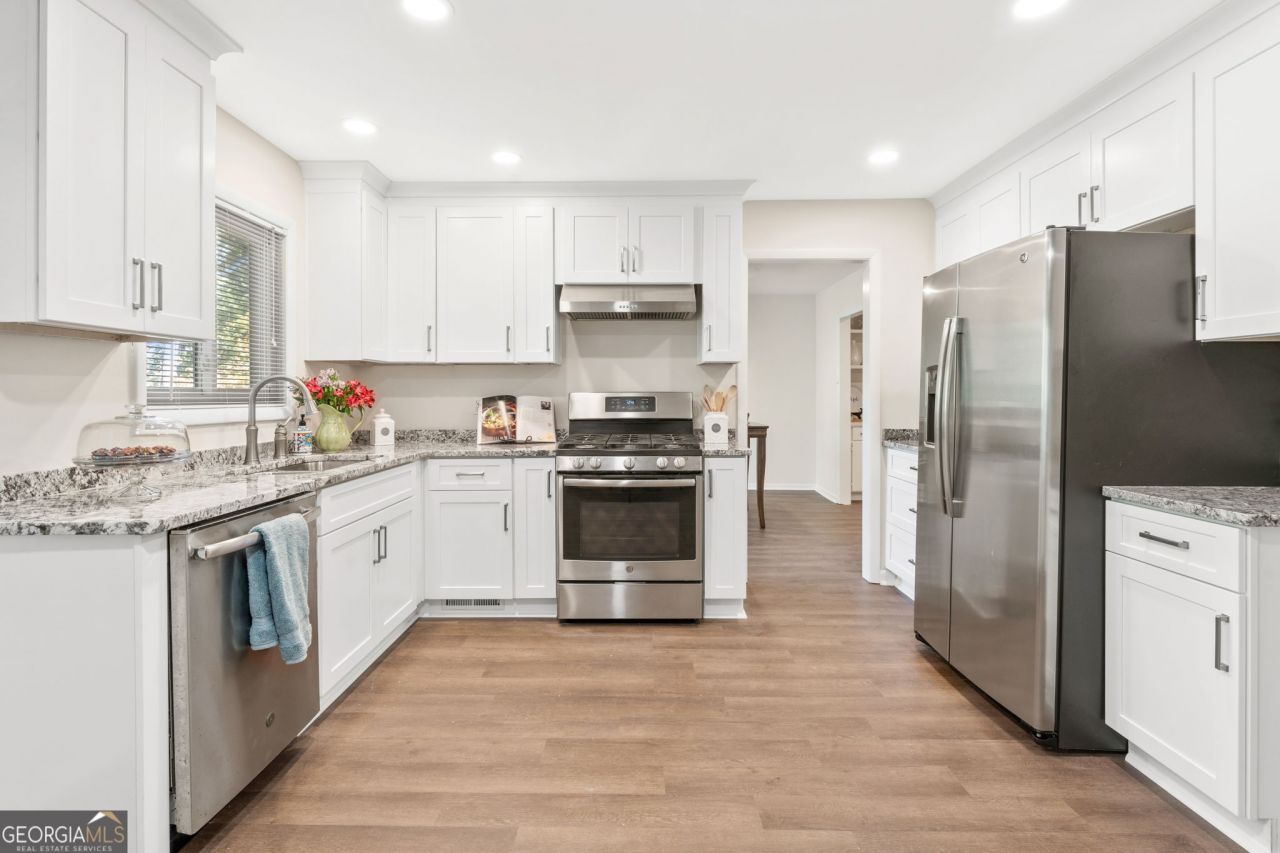 49 Basswood Circle, Atlanta, GA 30328 Main Photo