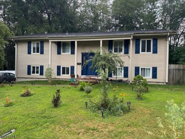 31 Green Dr, East Hanover, NJ 07936