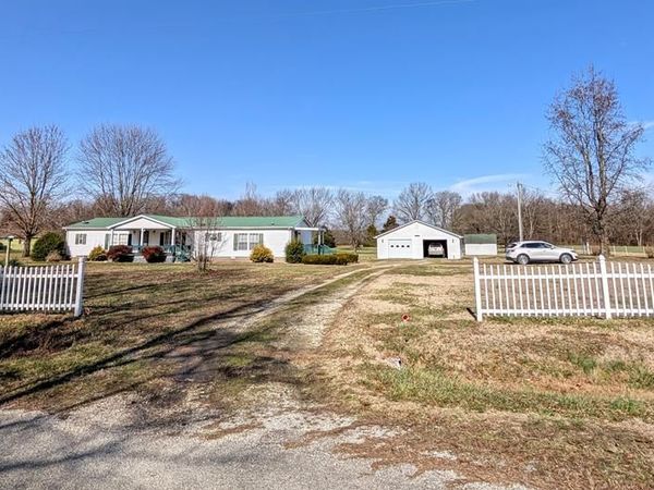 875 Brown Rd, Paris, TN 38242