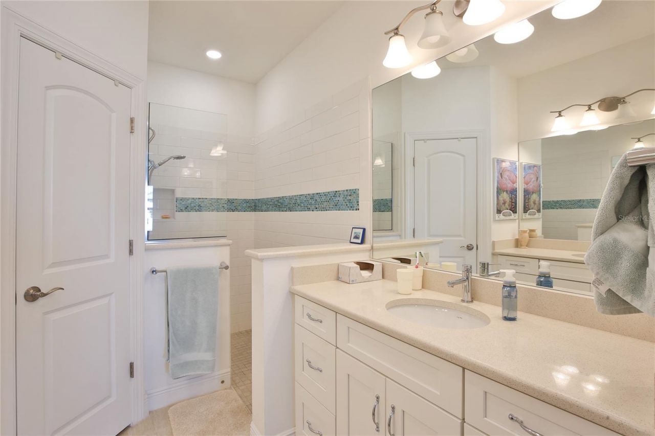 7016 Playa Bella Drive, Bradenton, FL 34209 Photo