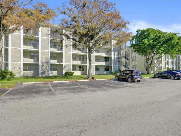 2900 NW 48th Ter, Unit 402, Lauderdale Lakes, FL 33313