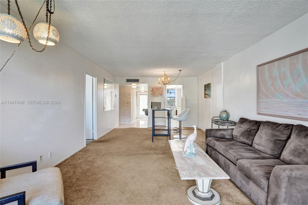 2900 NW 48th Ter, Unit 402, Lauderdale Lakes, FL 33313 Photo