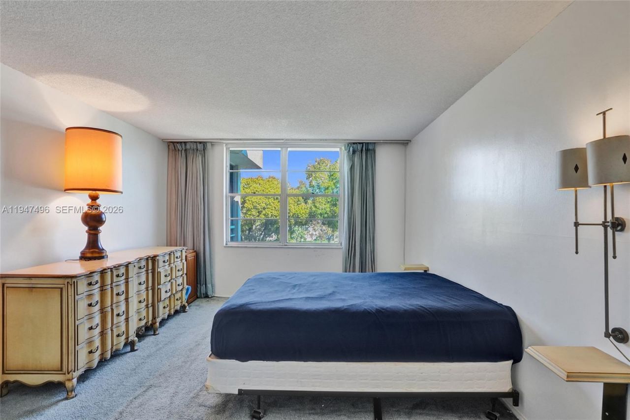 2900 NW 48th Ter, Unit 402, Lauderdale Lakes, FL 33313 Photo