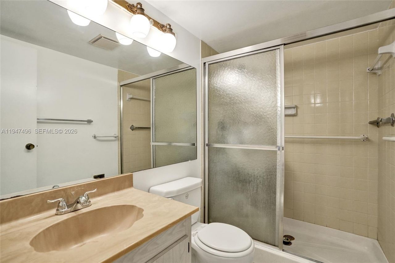 2900 NW 48th Ter, Unit 402, Lauderdale Lakes, FL 33313 Photo