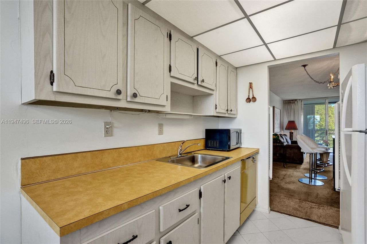 2900 NW 48th Ter, Unit 402, Lauderdale Lakes, FL 33313 Photo