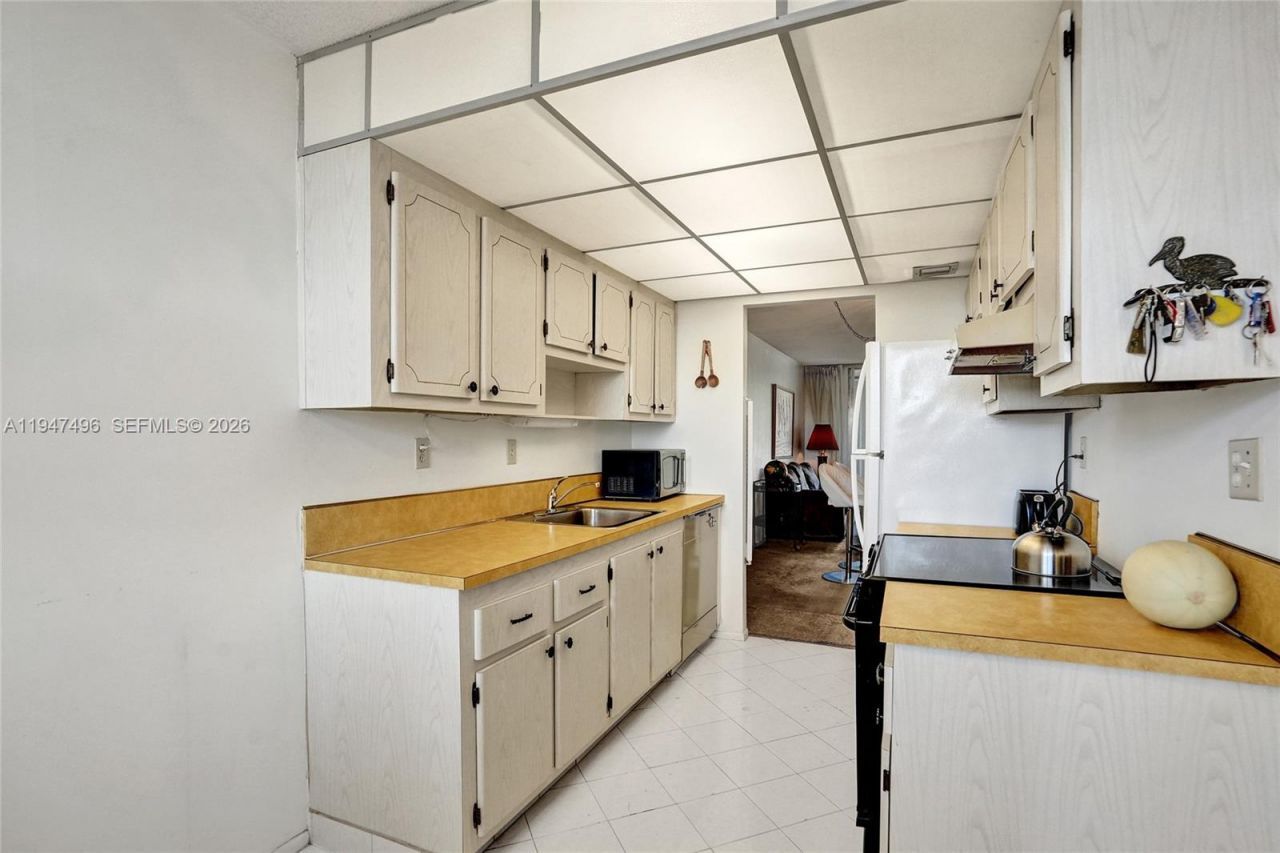 2900 NW 48th Ter, Unit 402, Lauderdale Lakes, FL 33313 Photo