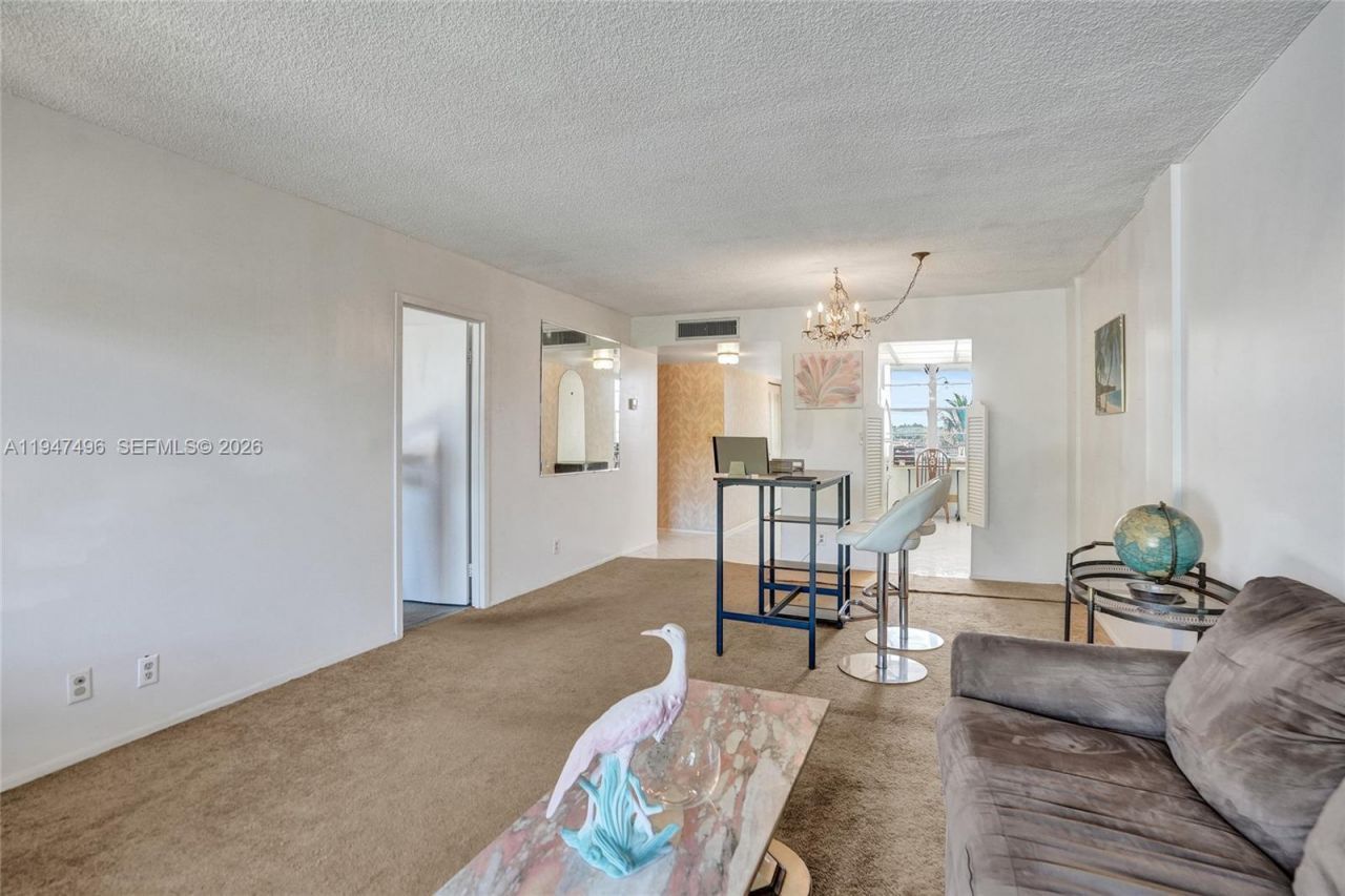 2900 NW 48th Ter, Unit 402, Lauderdale Lakes, FL 33313 Photo