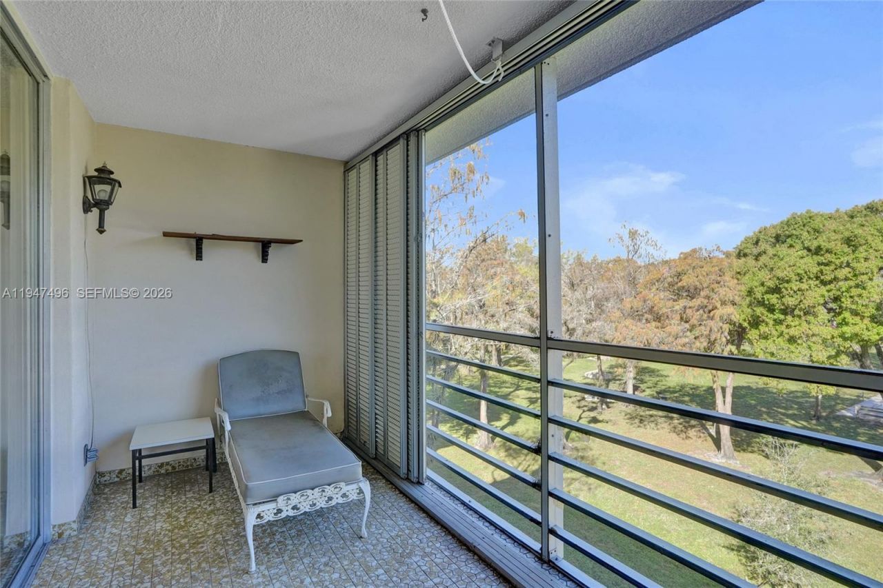 2900 NW 48th Ter, Unit 402, Lauderdale Lakes, FL 33313 Photo