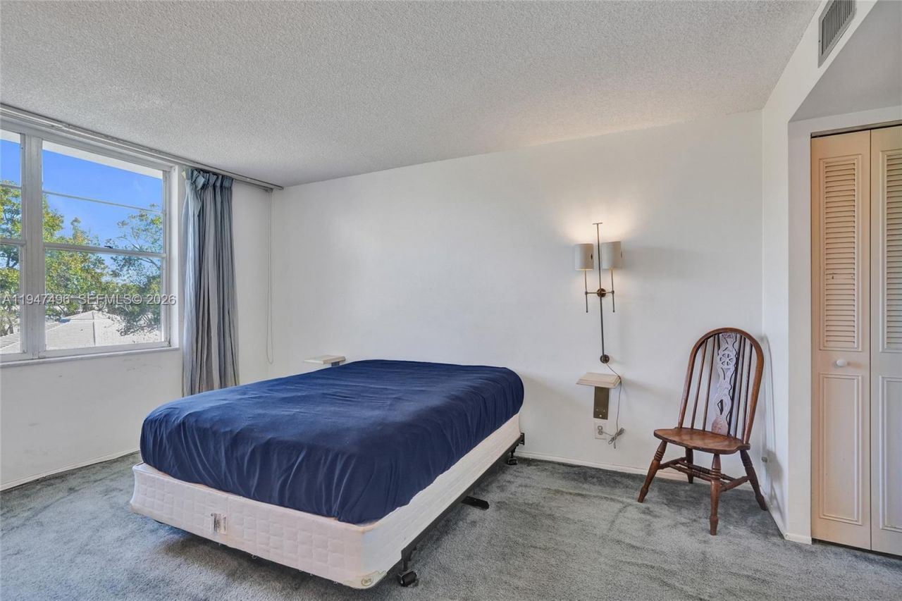 2900 NW 48th Ter, Unit 402, Lauderdale Lakes, FL 33313 Photo